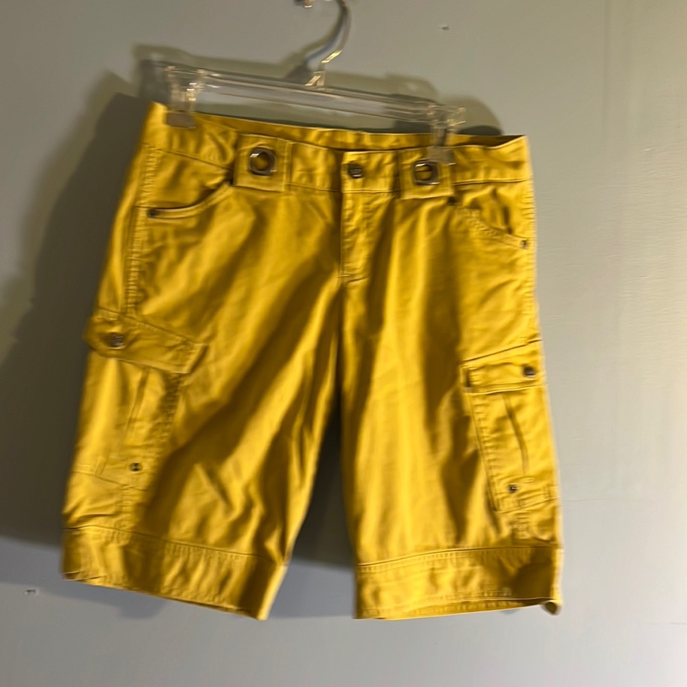 Athleta Mustard Yellow Green Cargo Shorts size 2